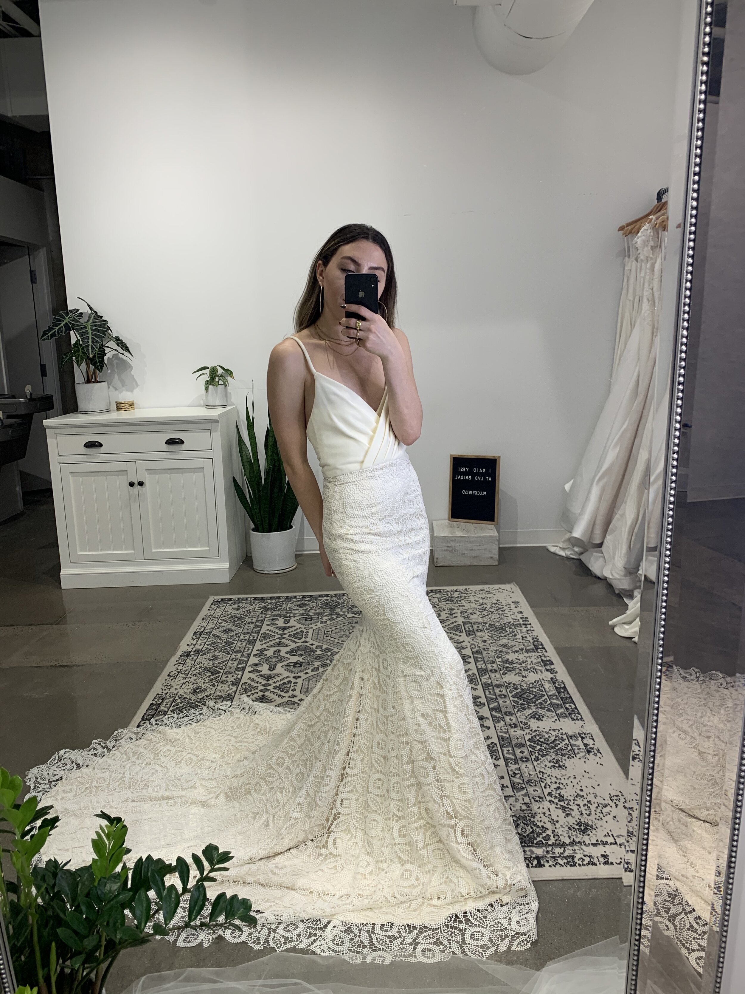 corta-laudae-wedding-dress-front.jpg