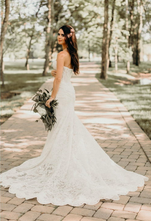 nashville-lace-wedding-dress-bridal-shop.png