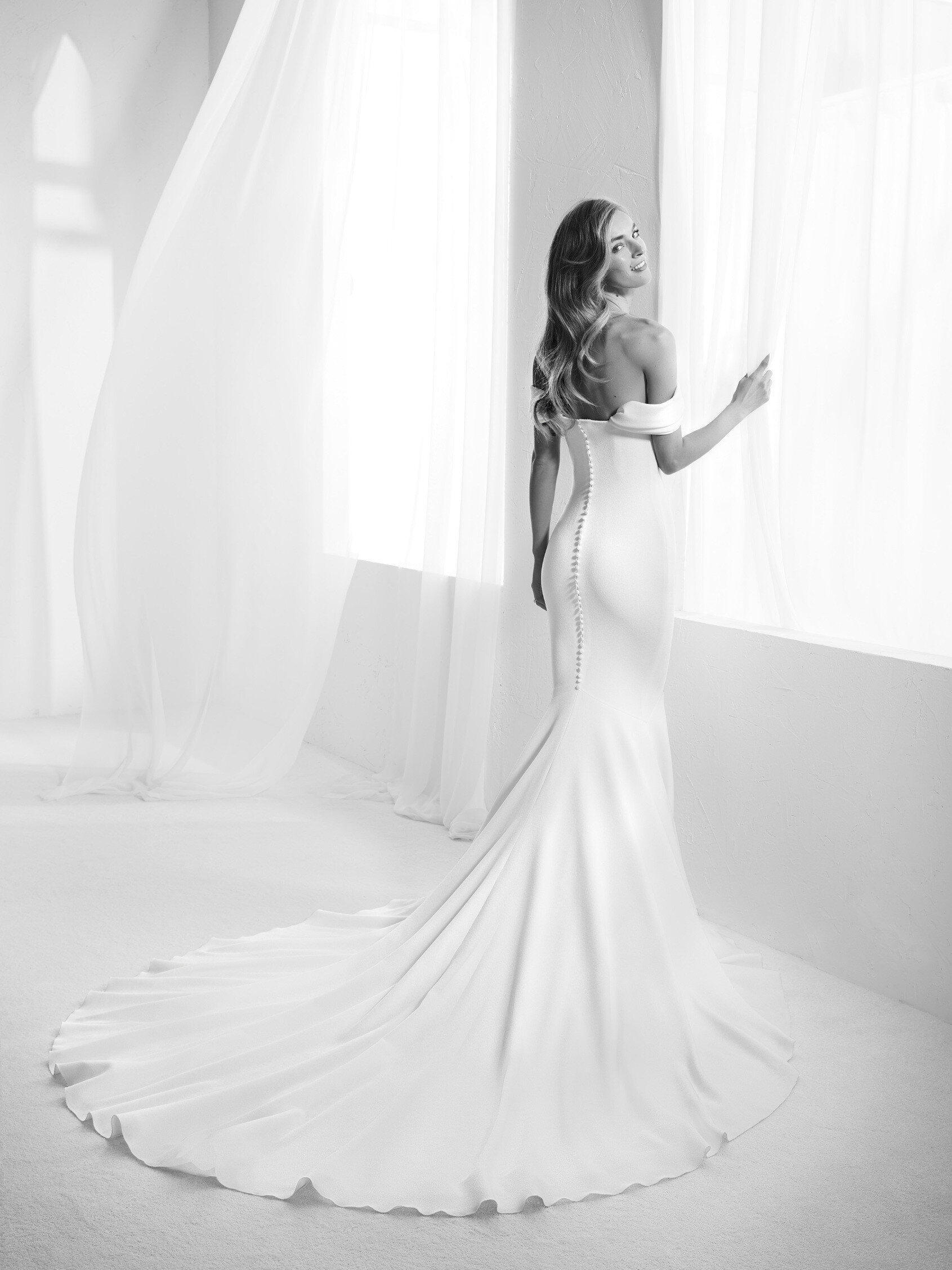 Mira-Couture-Atelier-Pronovias-Raciela-Wedding-Gown-Bridal-Dress-Chicago-Boutique-Side.jpg