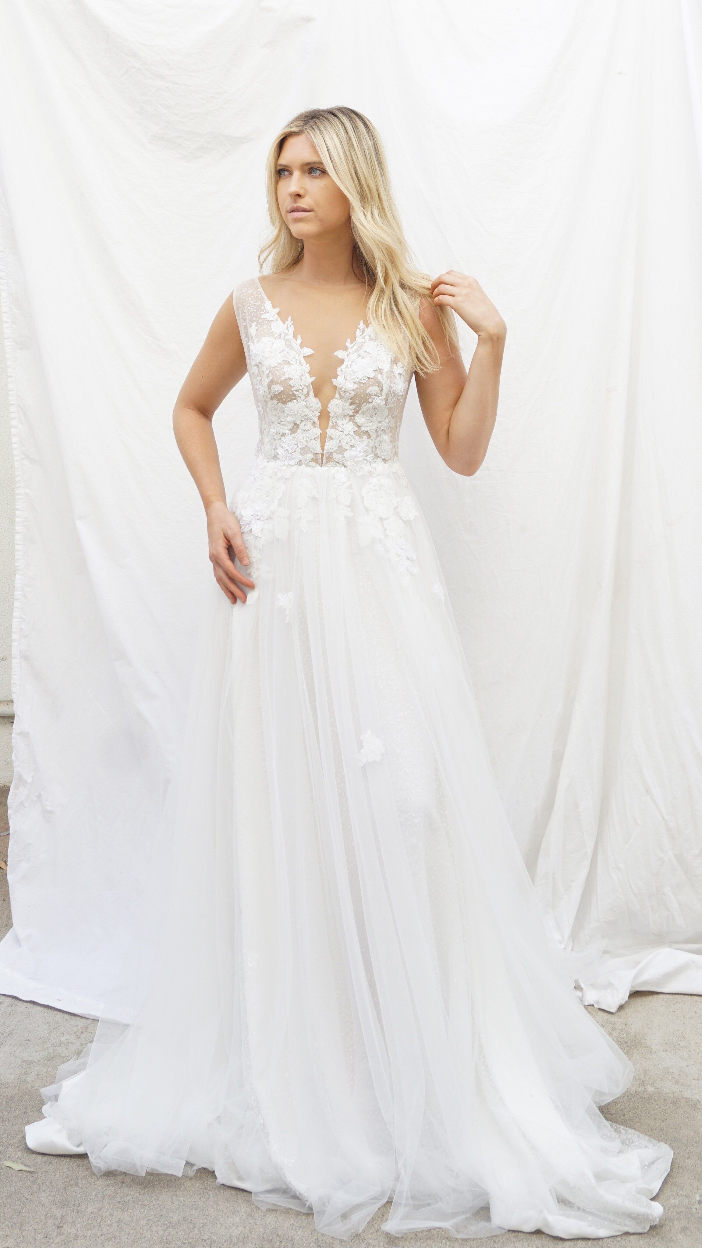 rene-lihi-hod-wedding-drss-front.jpg