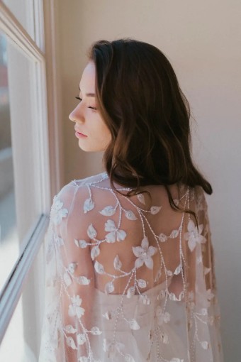 Untamed Petals Style #Fauna Cape #0 Ivory thumbnail