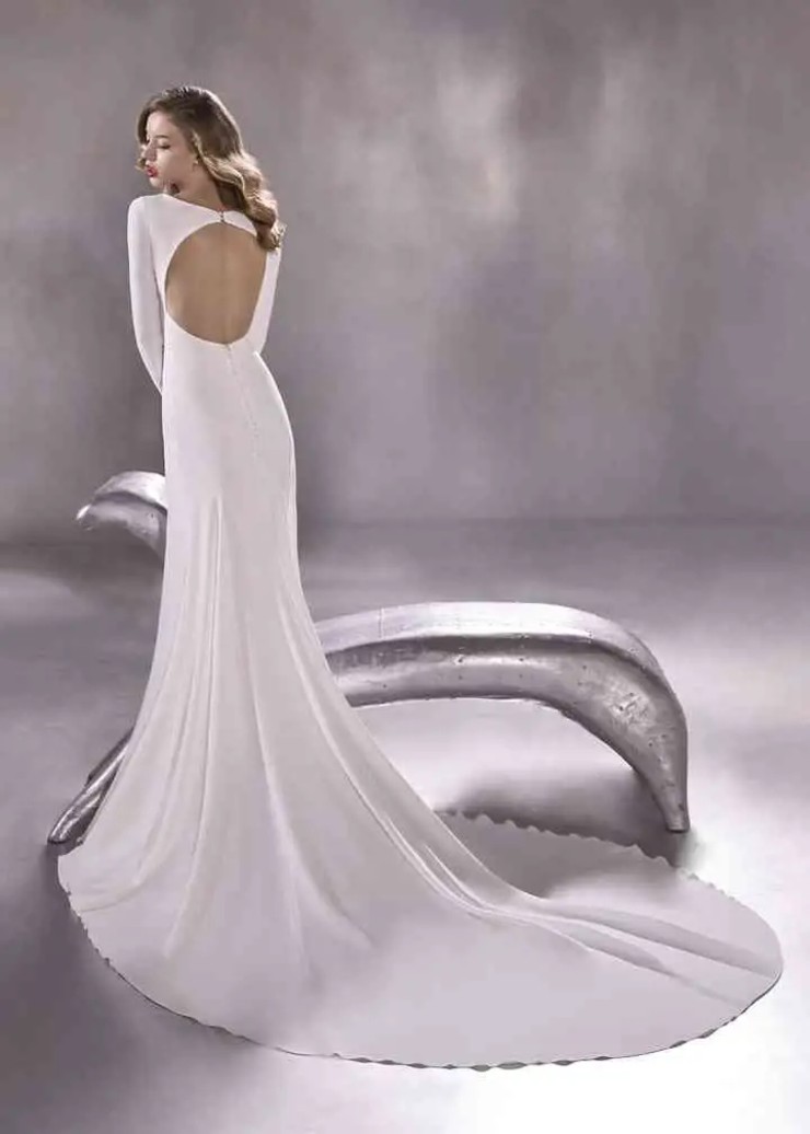 Pronovias hosta clearance